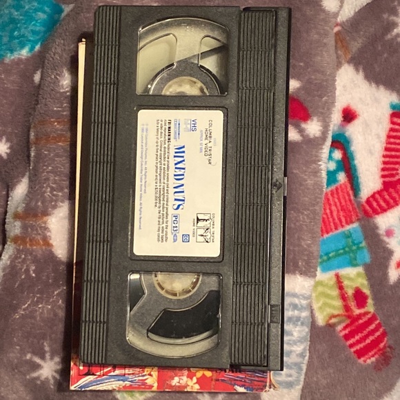 VTG.’94 📼 VHS “Mixed Nuts” Movie - Picture 3 of 3